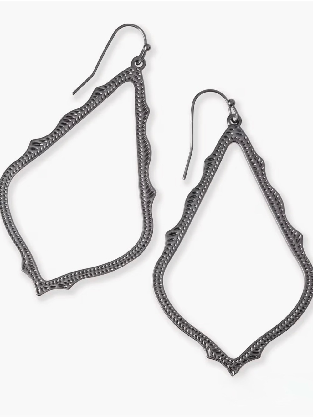 Kendra Scott-  Sophee Drop Earrings in
Gunmetal